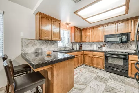 Kitchen - 162 N Amber Ave, Clovis, CA 93611 photo 4 of 4