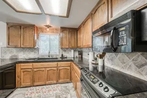 Kitchen - 162 N Amber Ave, Clovis, CA 93611 photo 2 of 4