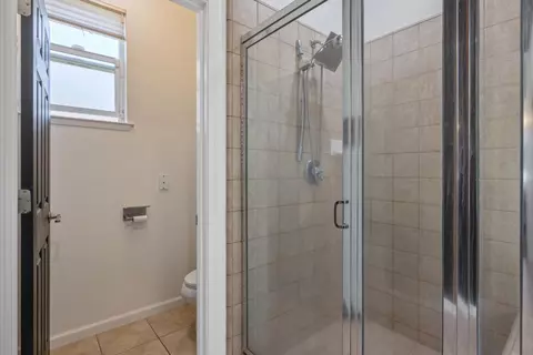 Bath - 1114 Paradise Dr, Lemoore, CA 93245 photo 5 of 5