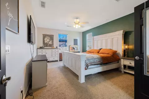 Bedroom - 1114 Paradise Dr, Lemoore, CA 93245 photo 6 of 8