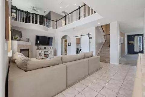 Entry Way - 1114 Paradise Dr, Lemoore, CA 93245 photo 8 of 22