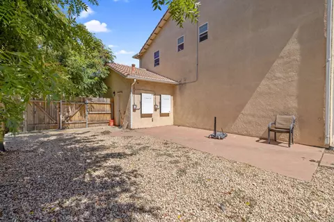 Exterior - 1114 Paradise Dr, Lemoore, CA 93245 photo 10 of 12