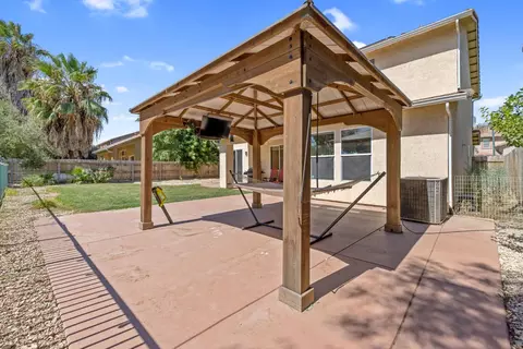 Exterior - 1114 Paradise Dr, Lemoore, CA 93245 photo 4 of 12