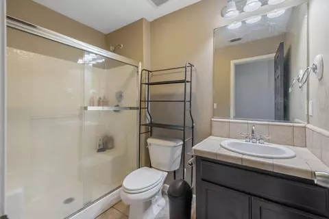 Bath - 1114 Paradise Dr, Lemoore, CA 93245 photo 1 of 5