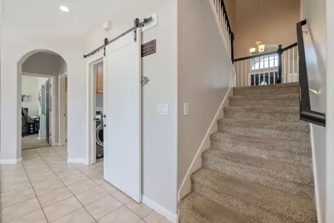 Entry Way - 1114 Paradise Dr, Lemoore, CA 93245 photo 13 of 22