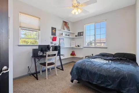 Bedroom - 1114 Paradise Dr, Lemoore, CA 93245 photo 5 of 8