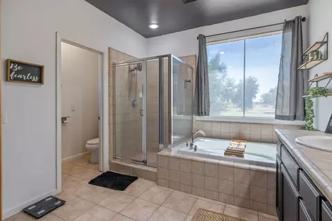 Bath - 1114 Paradise Dr, Lemoore, CA 93245 photo 4 of 5