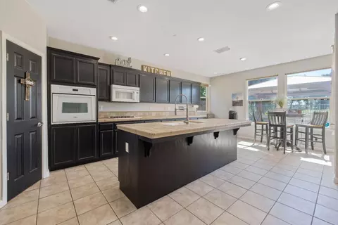 Kitchen - 1114 Paradise Dr, Lemoore, CA 93245 photo 1 of 7