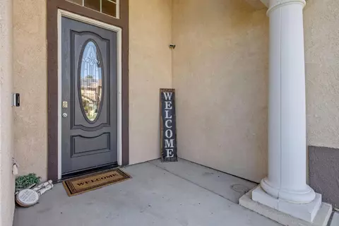 Entry Way - 1114 Paradise Dr, Lemoore, CA 93245 photo 1 of 22