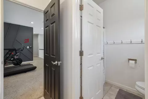 Entry Way - 1114 Paradise Dr, Lemoore, CA 93245 photo 18 of 22