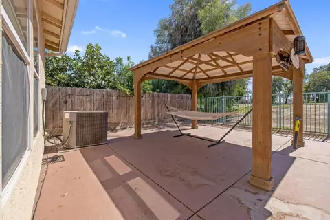 Exterior - 1114 Paradise Dr, Lemoore, CA 93245 photo 5 of 12