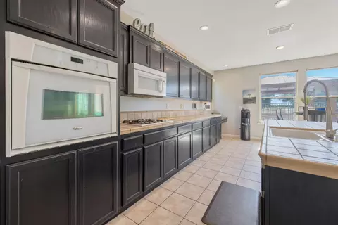 Kitchen - 1114 Paradise Dr, Lemoore, CA 93245 photo 6 of 7