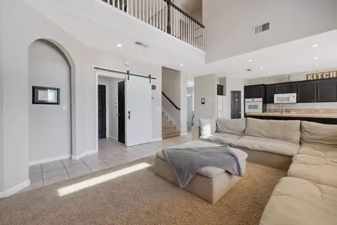 Entry Way - 1114 Paradise Dr, Lemoore, CA 93245 photo 9 of 22