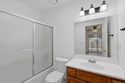 Bath - 1415 Harris Ct, Fowler, CA 93625 photo 1 of 2
