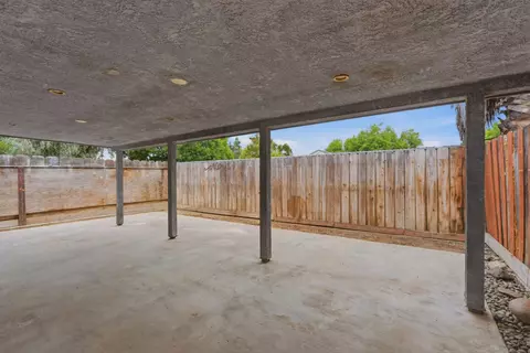 Exterior - 1415 Harris Ct, Fowler, CA 93625 photo 3 of 4