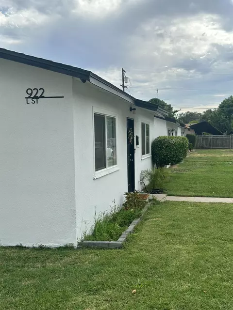 922 L St, Sanger, CA 93657 photo 3