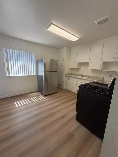 Kitchen - 922 L St, Sanger, CA 93657 photo 3 of 5