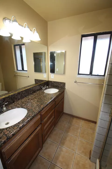 Bath - 1310 Filbert Ave, Clovis, CA 93611 photo 1 of 2
