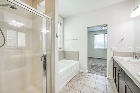 Bath - 3140 Redington Ave, Clovis, CA 93619 photo 3 of 3
