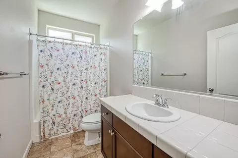 Bath - 3140 Redington Ave, Clovis, CA 93619 photo 1 of 3