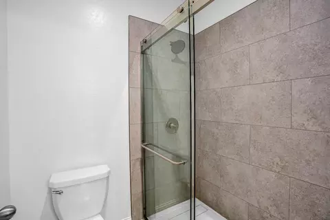 Bath - 1807 Las Rosas Ave, Clovis, CA 93619 photo 4 of 4