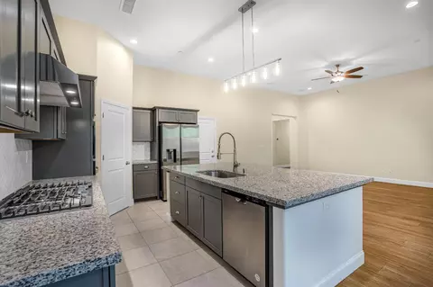Kitchen - 1807 Las Rosas Ave, Clovis, CA 93619 photo 3 of 5