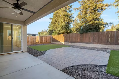 Exterior - 1807 Las Rosas Ave, Clovis, CA 93619 photo 5 of 8
