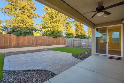 Exterior - 1807 Las Rosas Ave, Clovis, CA 93619 photo 6 of 8