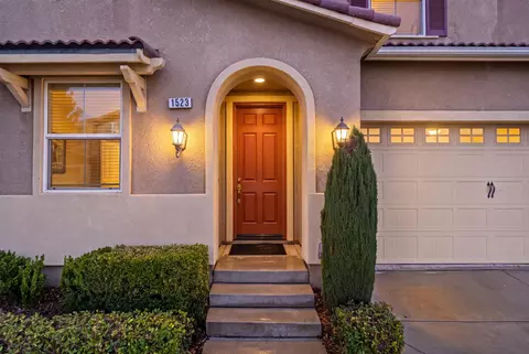 Exterior - 1523 N Reunion Way, Clovis, CA 93619 photo 5 of 13