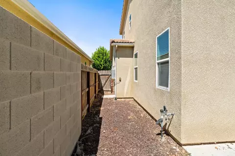 Exterior - 1523 N Reunion Way, Clovis, CA 93619 photo 10 of 13