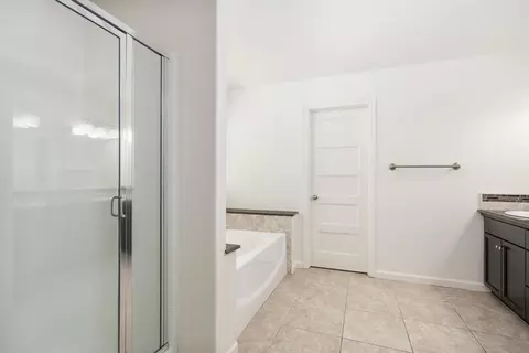 Bath - 1523 N Reunion Way, Clovis, CA 93619 photo 3 of 5