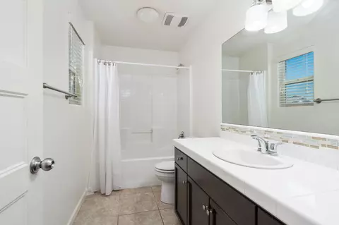 Bath - 1523 N Reunion Way, Clovis, CA 93619 photo 2 of 5