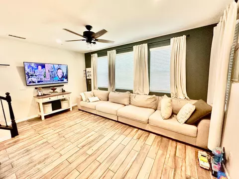 Living - 905 Wishon Ave W, Madera, CA 93636 photo 1 of 2