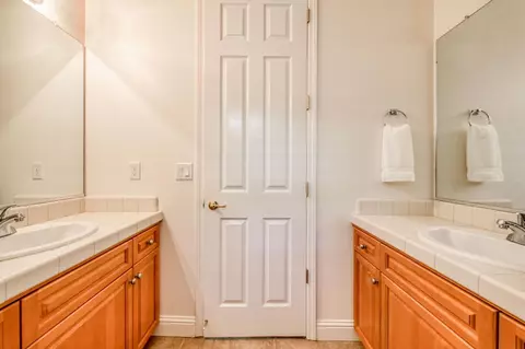 Bath - 1975 Lester Ave, Clovis, CA 93619 photo 3 of 6