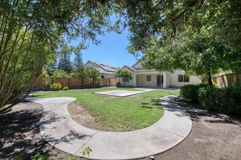 Exterior - 1975 Lester Ave, Clovis, CA 93619 photo 5 of 8