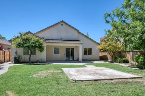 Exterior - 1975 Lester Ave, Clovis, CA 93619 photo 6 of 8