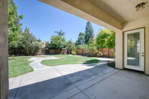 Exterior - 1975 Lester Ave, Clovis, CA 93619 photo 2 of 8
