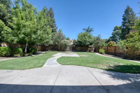 Exterior - 1975 Lester Ave, Clovis, CA 93619 photo 3 of 8