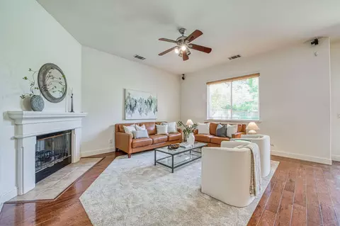 Living - 1975 Lester Ave, Clovis, CA 93619 photo 2 of 3