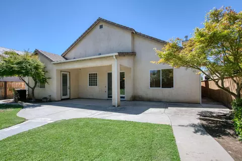 Exterior - 1975 Lester Ave, Clovis, CA 93619 photo 4 of 8