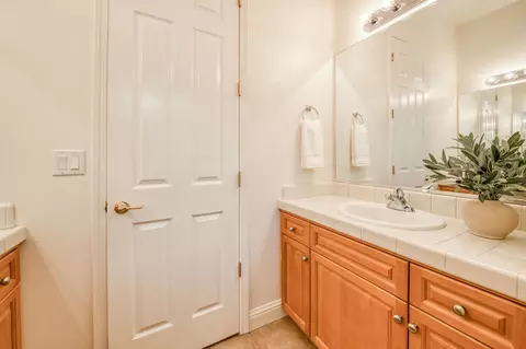 Bath - 1975 Lester Ave, Clovis, CA 93619 photo 4 of 6