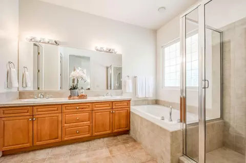 Bath - 1975 Lester Ave, Clovis, CA 93619 photo 6 of 6
