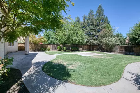 Exterior - 1975 Lester Ave, Clovis, CA 93619 photo 8 of 8