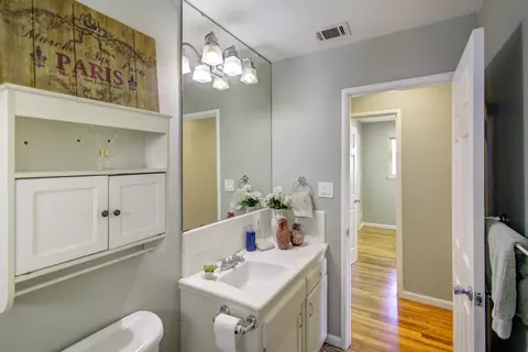 Bath - 514 W San Gabriel Ave, Clovis, CA 93612 photo 2 of 3