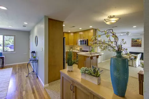 Entry Way - 514 W San Gabriel Ave, Clovis, CA 93612 photo 2 of 2