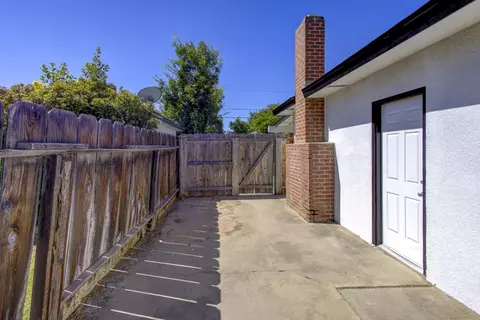Exterior - 514 W San Gabriel Ave, Clovis, CA 93612 photo 4 of 4