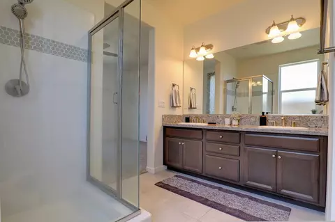 Bath - 4049 San Jose Ave, Clovis, CA 93619 photo 4 of 6