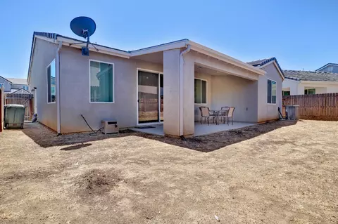 Exterior - 4049 San Jose Ave, Clovis, CA 93619 photo 2 of 6
