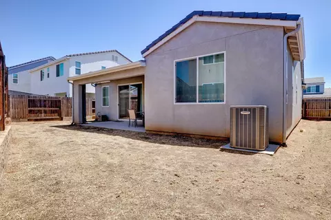 Exterior - 4049 San Jose Ave, Clovis, CA 93619 photo 3 of 6
