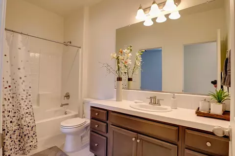 Bath - 4049 San Jose Ave, Clovis, CA 93619 photo 1 of 6